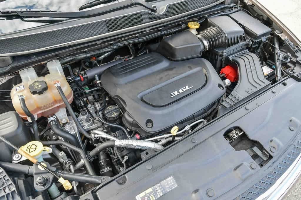 Thumbnail: 2017 Chrysler Pacifica - 30