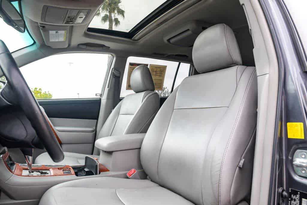 Thumbnail: 2010 Toyota Highlander - 17