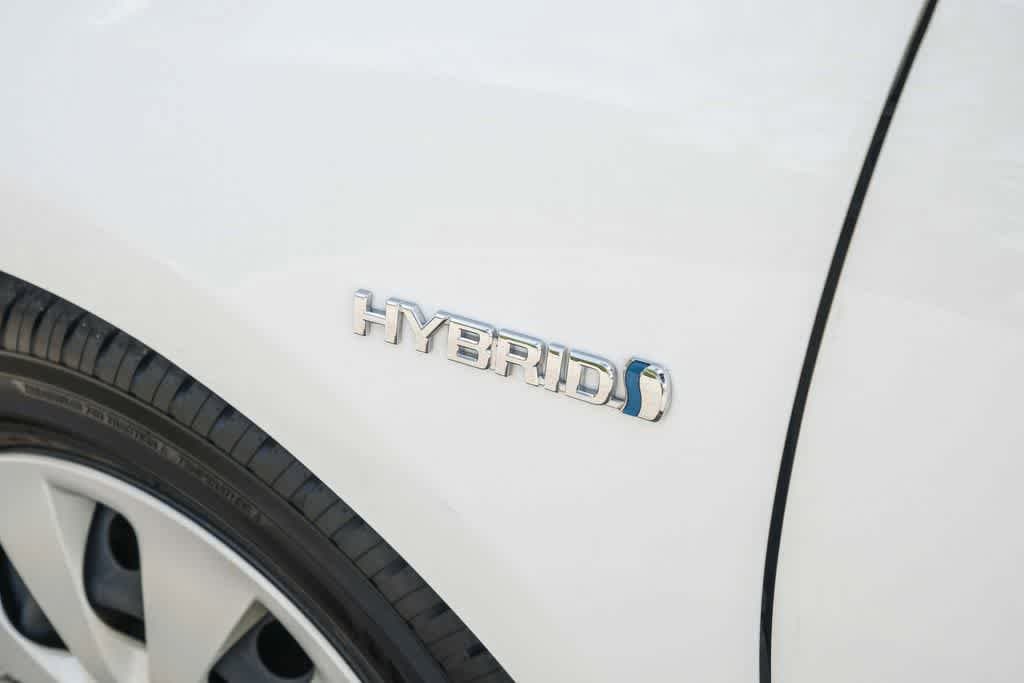 Thumbnail: 2013 Toyota Prius c - 12