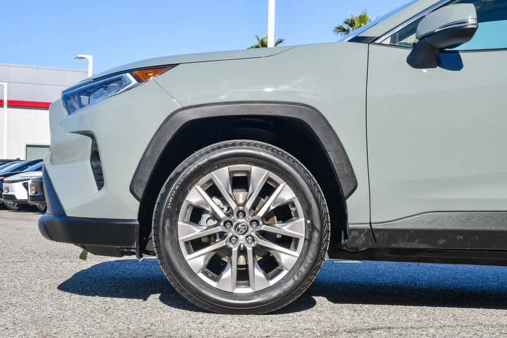 Thumbnail: 2019 Toyota RAV4 - 10