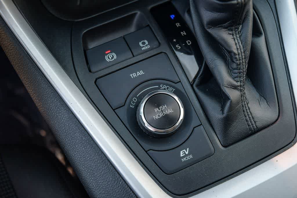 Thumbnail: 2023 Toyota RAV4 - 20