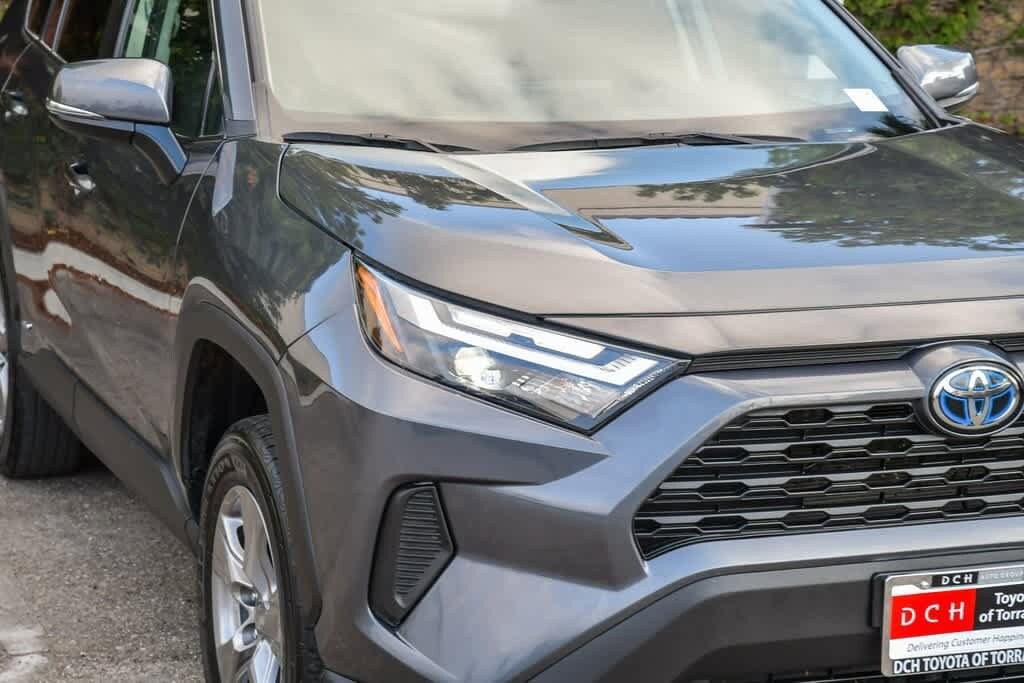 2024 Toyota RAV4 Hybrid XLE photo 4