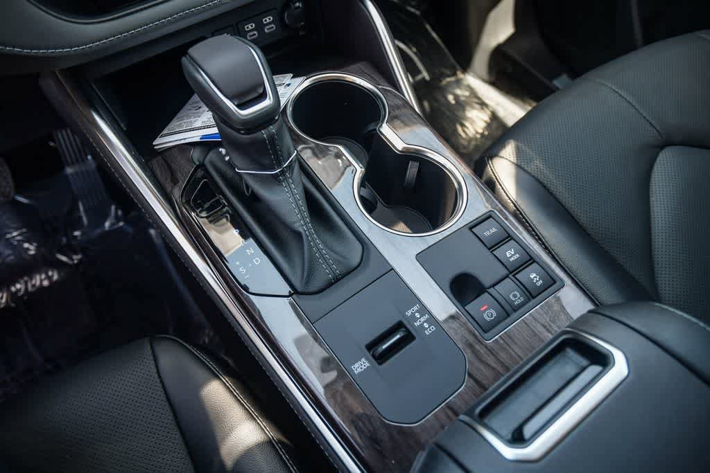 Thumbnail: 2026 Toyota Highlander - 20