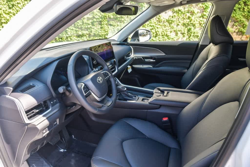 2025 Toyota Grand Highlander XLE 16