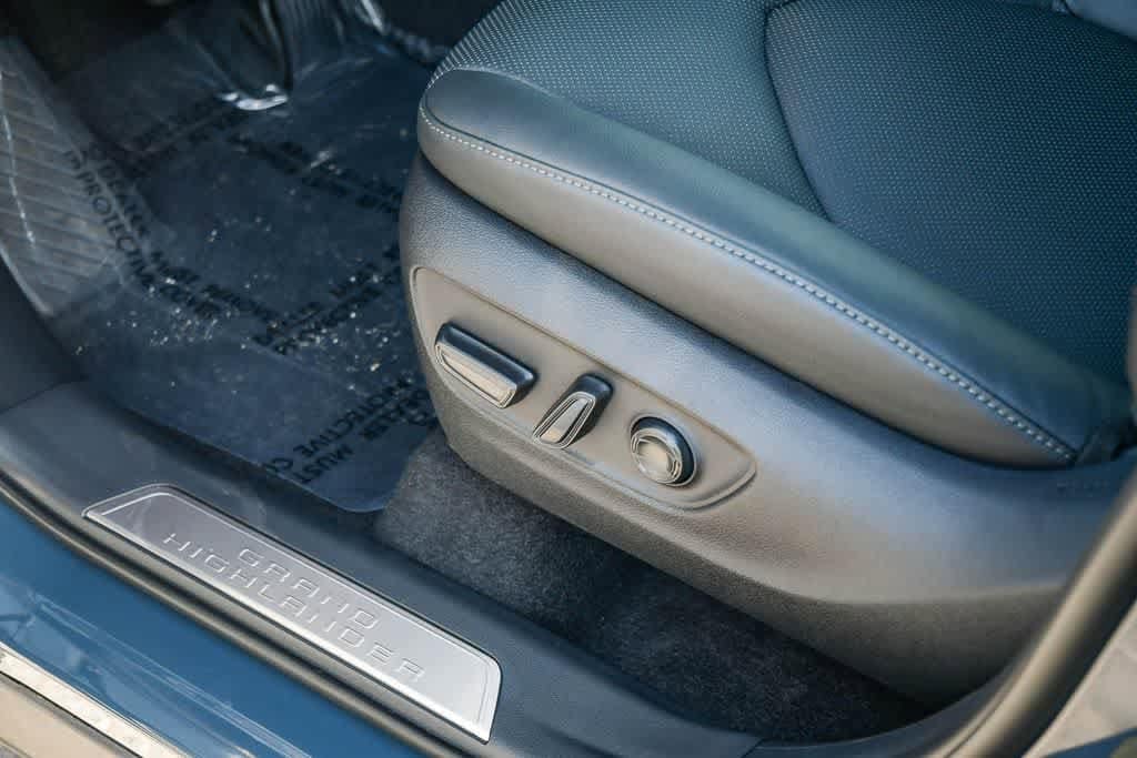 Thumbnail: 2026 Toyota Grand Highlander - 27