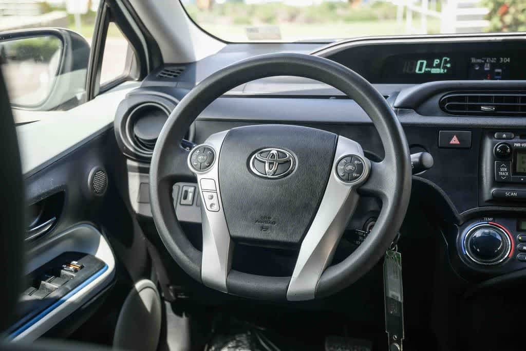 Thumbnail: 2013 Toyota Prius c - 13