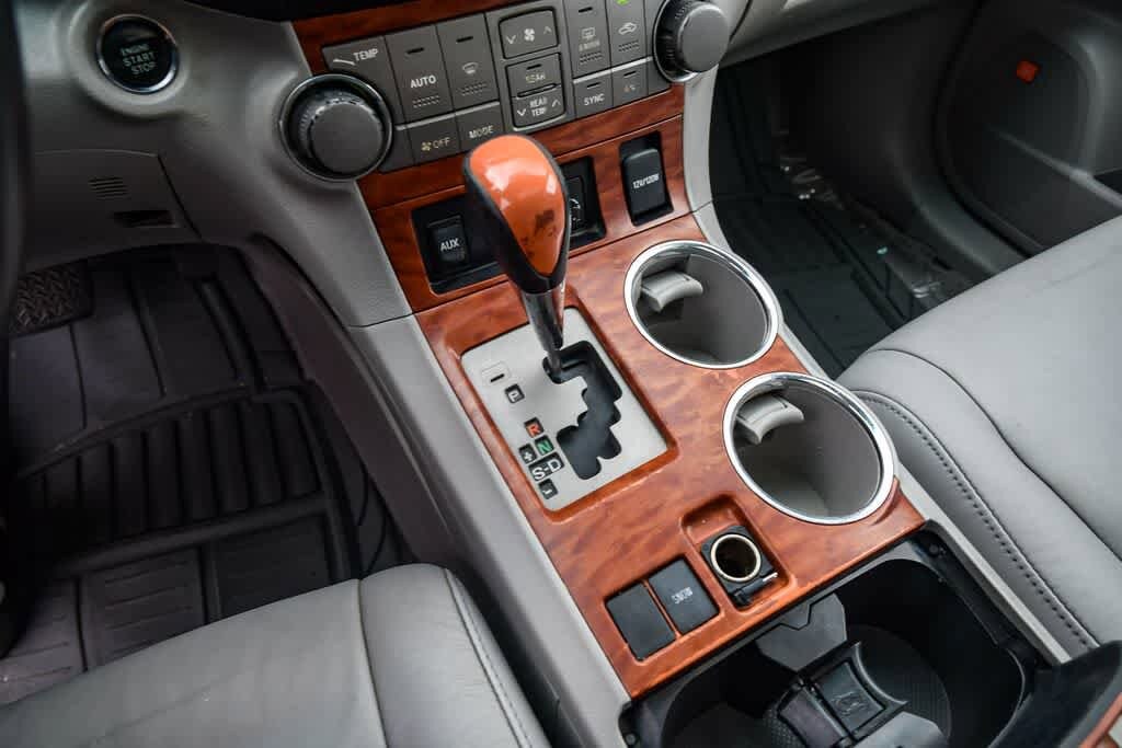 Thumbnail: 2010 Toyota Highlander - 19