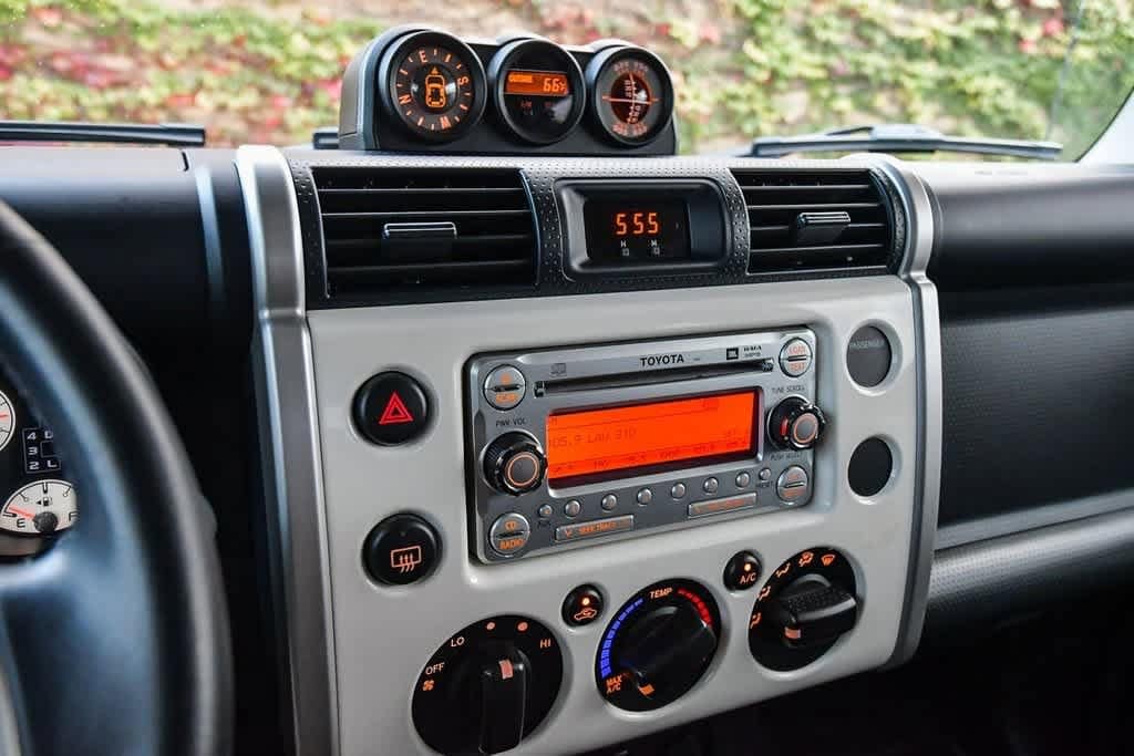 Thumbnail: 2012 Toyota FJ Cruiser - 28