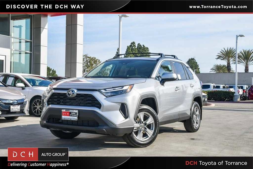 2025 Toyota RAV4 XLE's photo