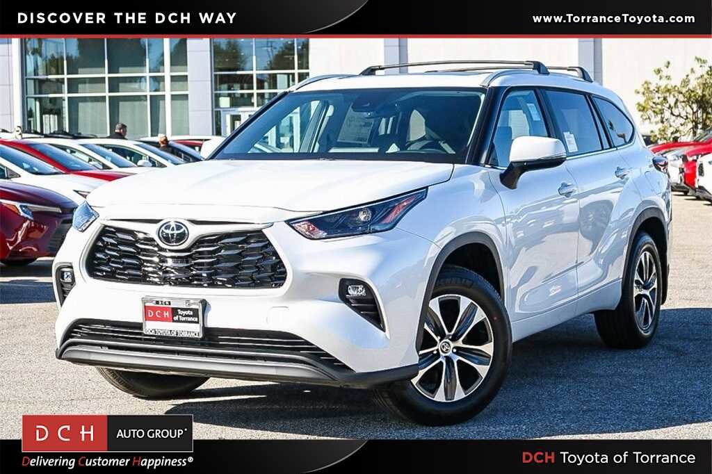 2026 Toyota Highlander XLE's photo