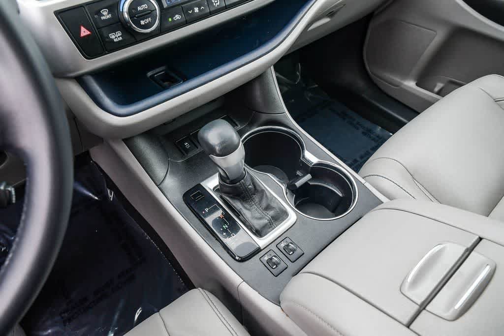 Thumbnail: 2017 Toyota Highlander - 19