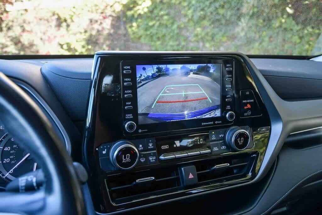 Thumbnail: 2022 Toyota Highlander - 26