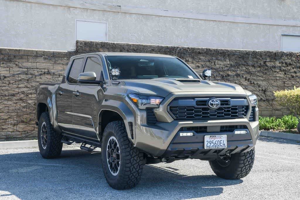 2025 Toyota Tacoma Hybrid TRD Sport photo 2