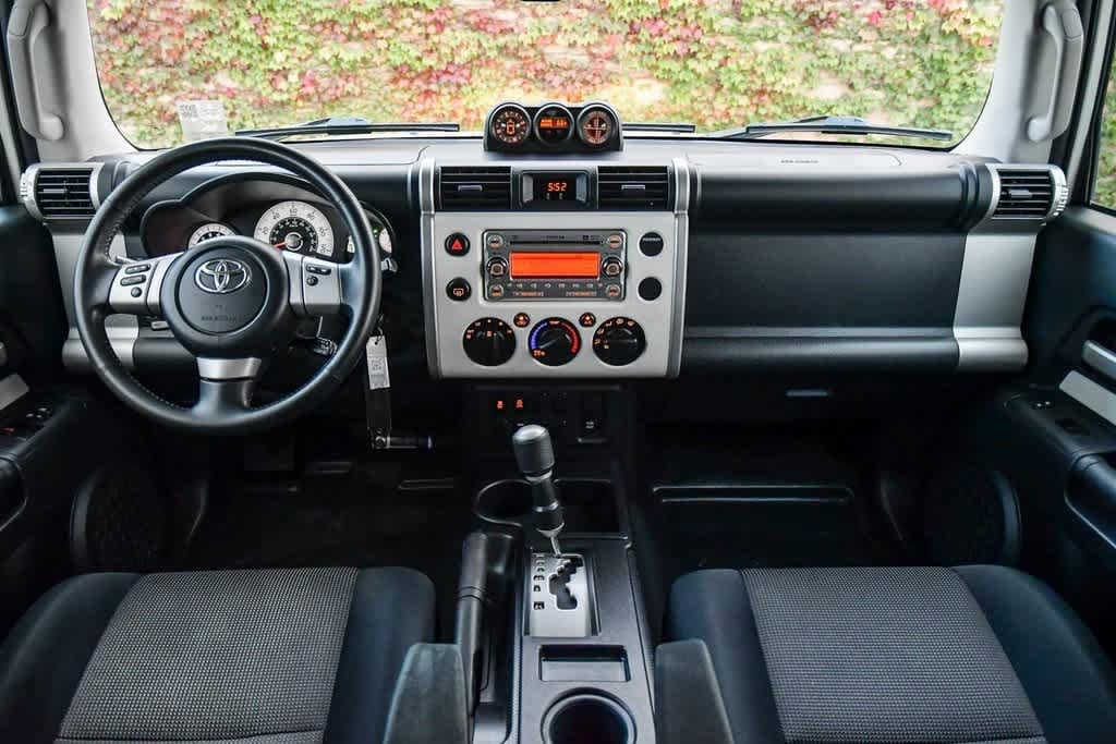 Thumbnail: 2012 Toyota FJ Cruiser - 15