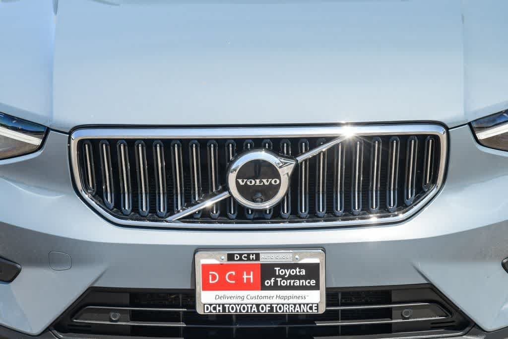 Thumbnail: 2023 Volvo XC40 - 4