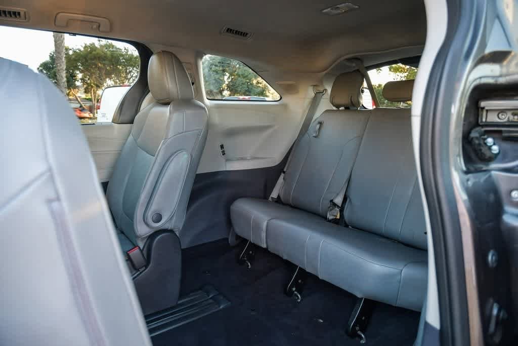 Thumbnail: 2022 Toyota Sienna - 19