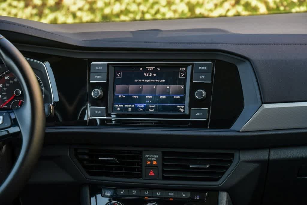 Thumbnail: 2020 Volkswagen Jetta - 15