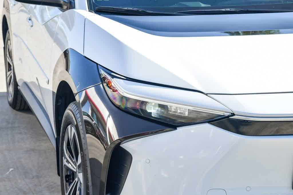 Thumbnail: 2023 Toyota bZ4X - 4