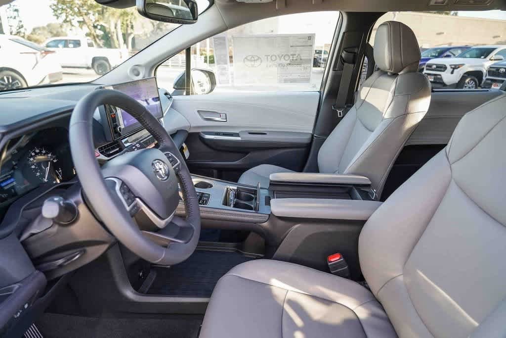 Thumbnail: 2026 Toyota Sienna - 18