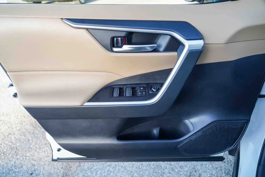 Thumbnail: 2025 Toyota RAV4 - 21