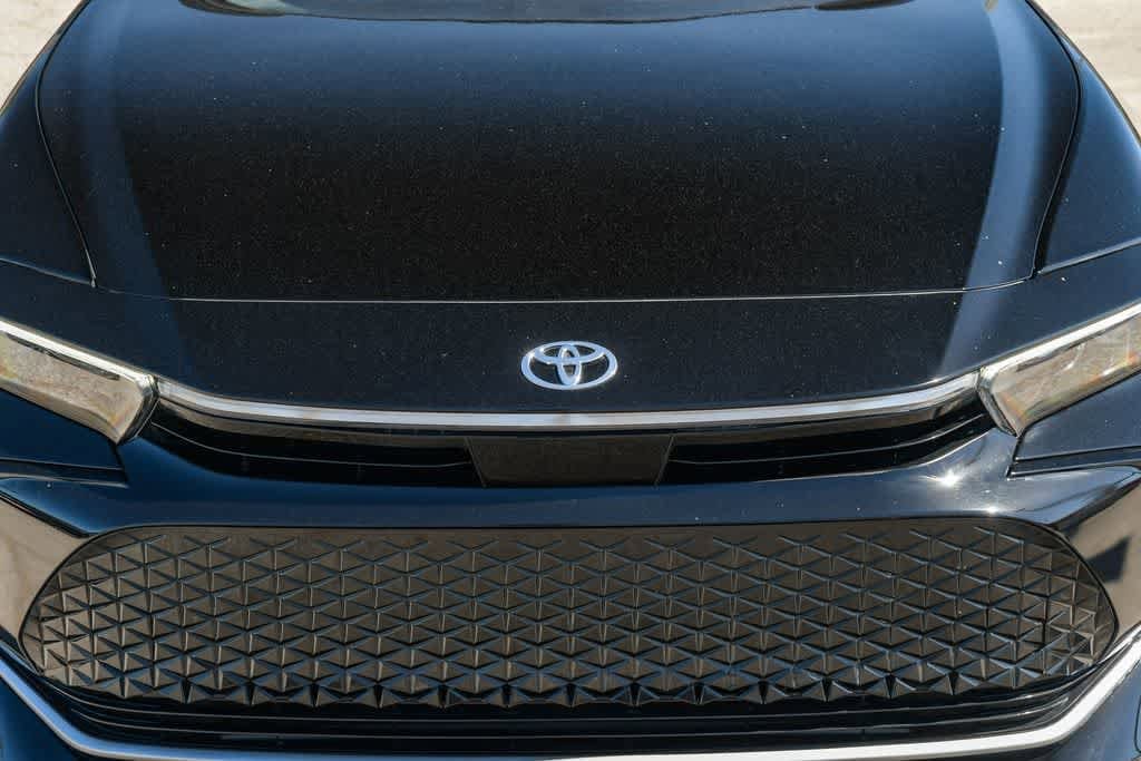 2025 Toyota Crown XLE photo 4