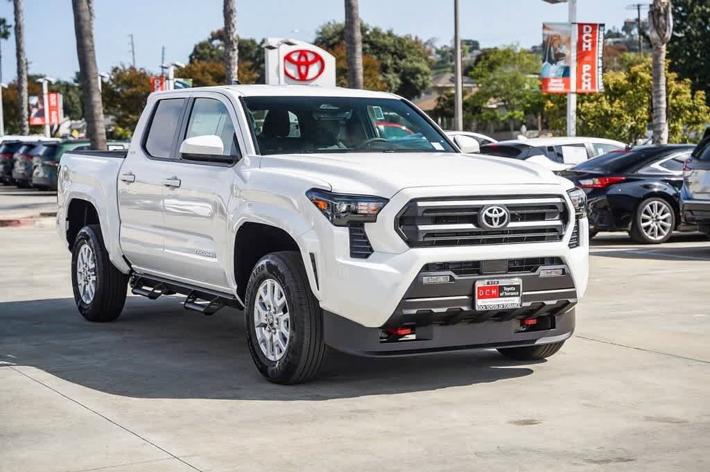 2025 Toyota Tacoma SR5 3