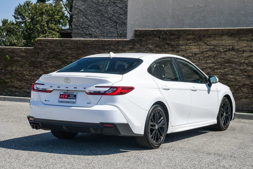 2025 Toyota Camry SE photo 5