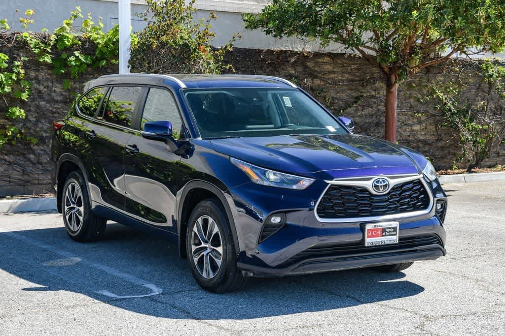 2023 Toyota Highlander XLE photo 2