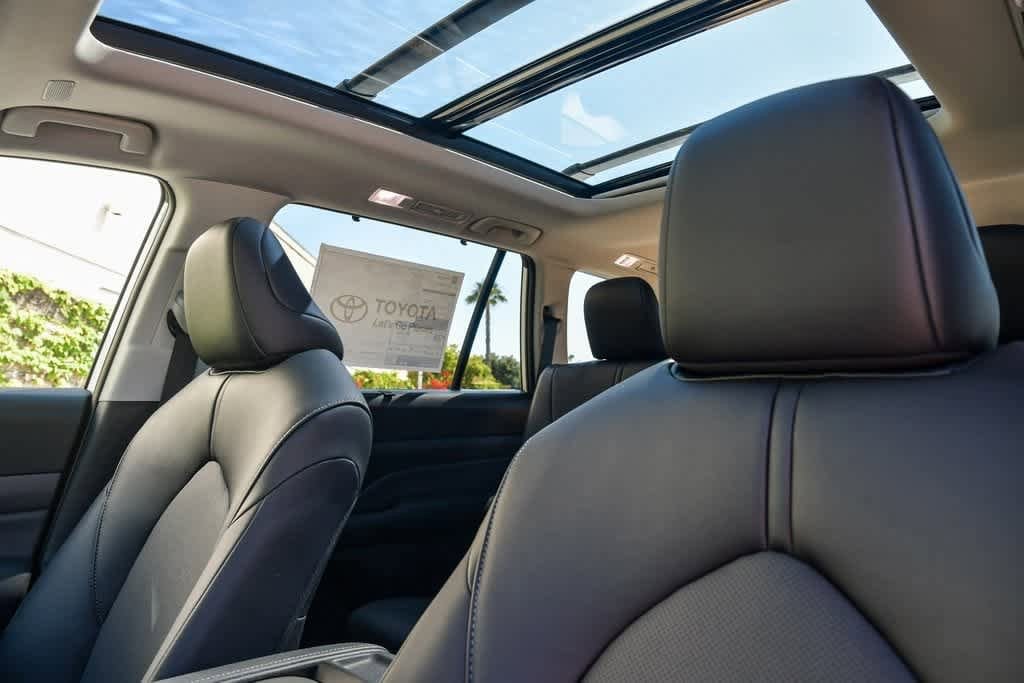 2025 Toyota Grand Highlander XLE 17