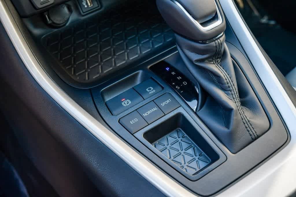 Thumbnail: 2025 Toyota RAV4 - 22