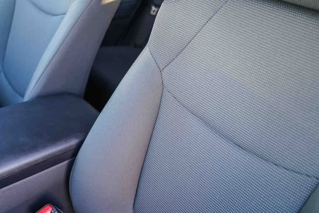 Thumbnail: 2025 Toyota RAV4 - 25