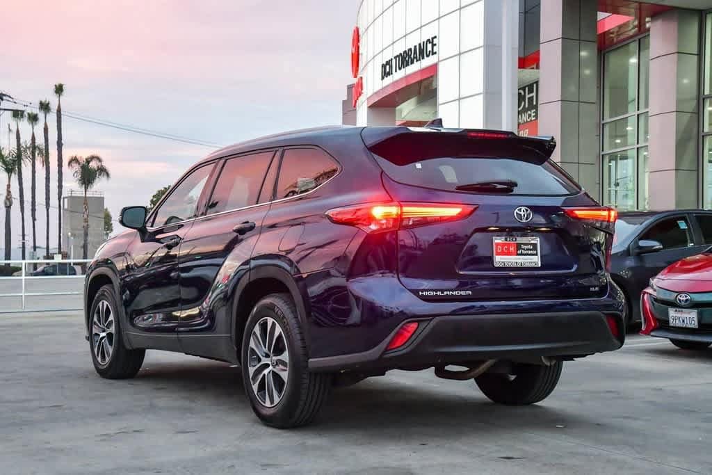 Thumbnail: 2022 Toyota Highlander - 9