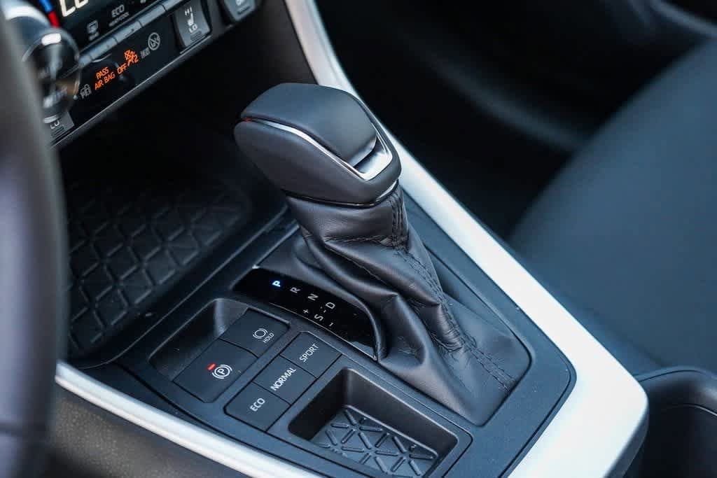 Thumbnail: 2025 Toyota RAV4 - 20