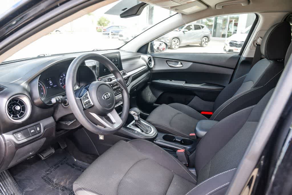 Thumbnail: 2019 Kia Forte - 16