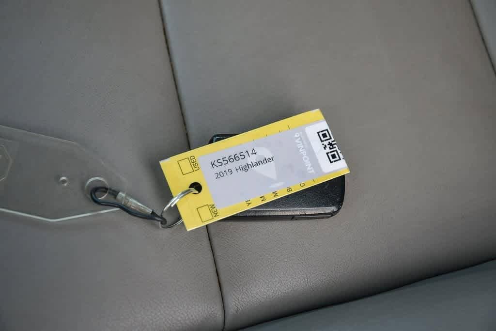 Thumbnail: 2019 Toyota Highlander - 31