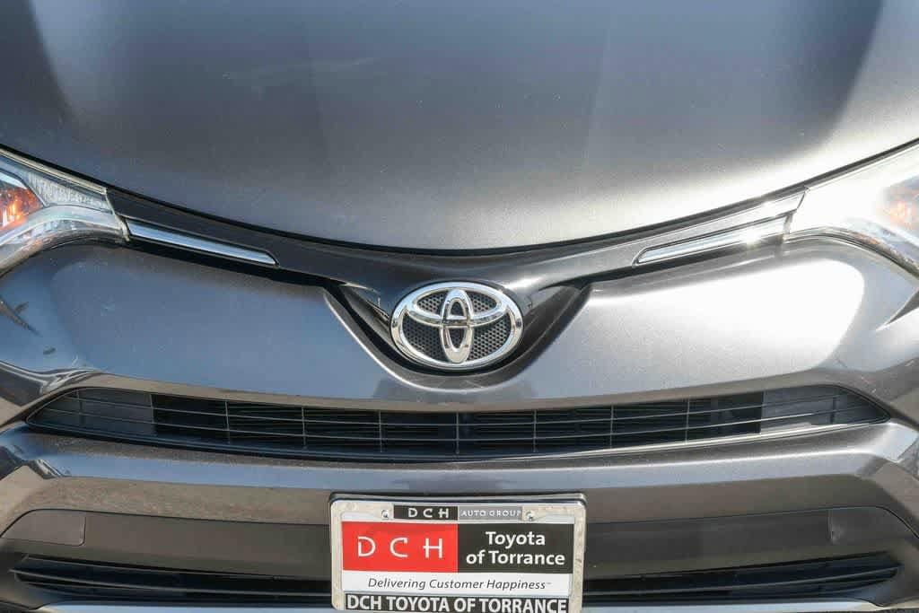 2016 Toyota RAV4 XLE photo 4