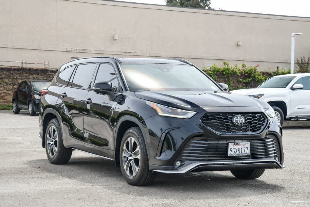 2023 Toyota Highlander XSE photo 2