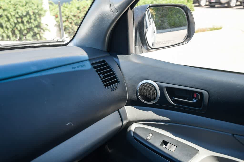 Thumbnail: 2015 Toyota Tacoma - 21