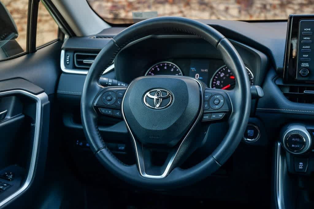 Thumbnail: 2019 Toyota RAV4 - 12