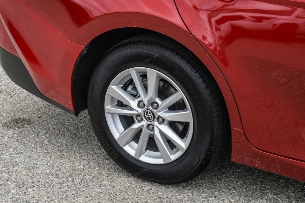 2025 Toyota Camry LE - Photo 10