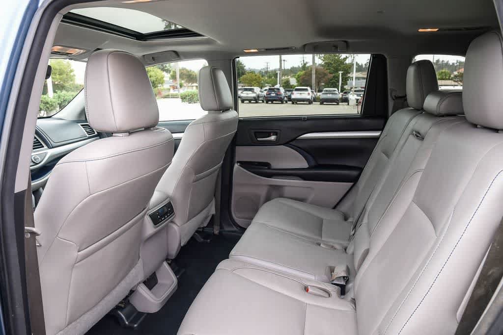 Thumbnail: 2017 Toyota Highlander - 17