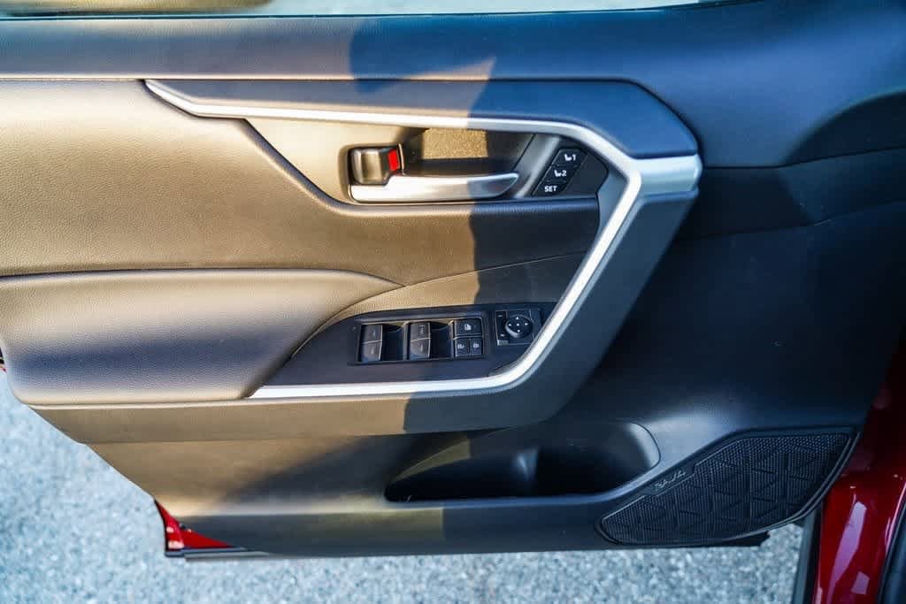 Thumbnail: 2025 Toyota RAV4 - 21