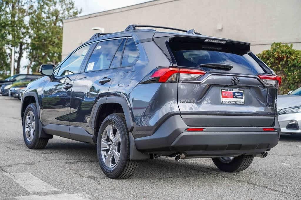 Thumbnail: 2025 Toyota RAV4 - 8