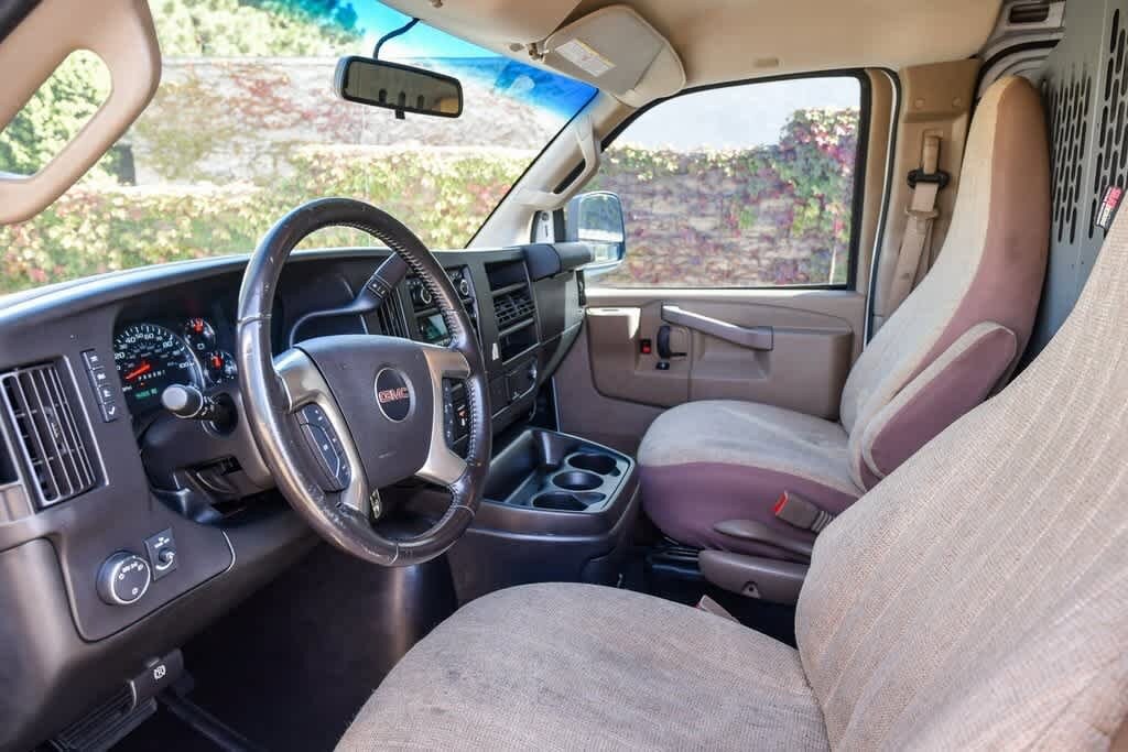 Thumbnail: 2019 GMC Savana - 17