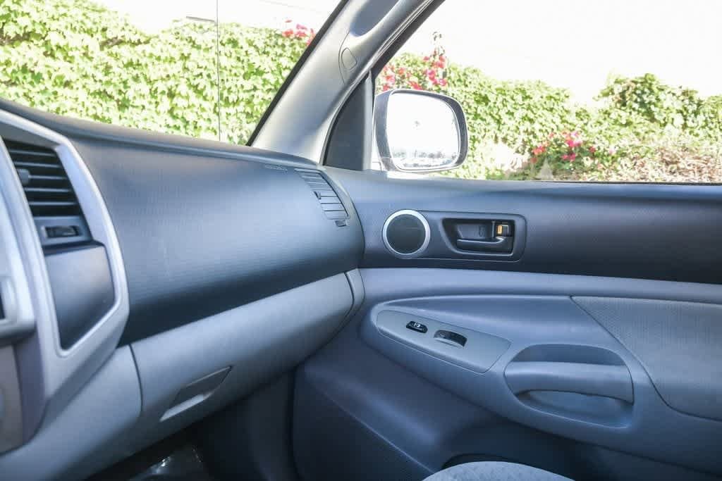 Thumbnail: 2006 Toyota Tacoma - 25