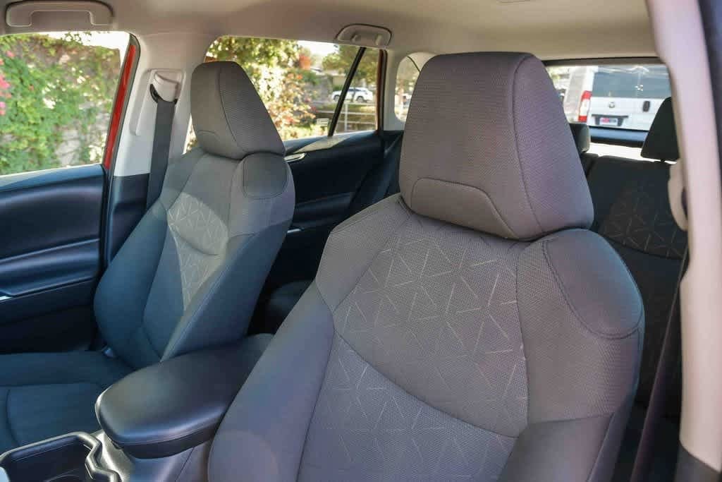 Thumbnail: 2023 Toyota RAV4 - 17