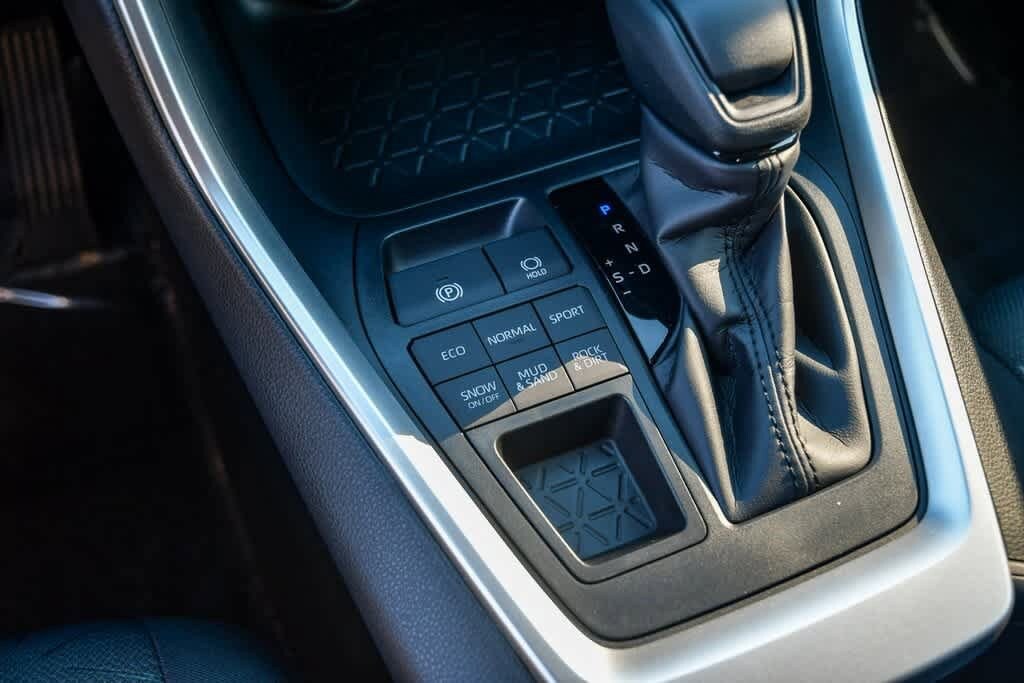 Thumbnail: 2025 Toyota RAV4 - 22