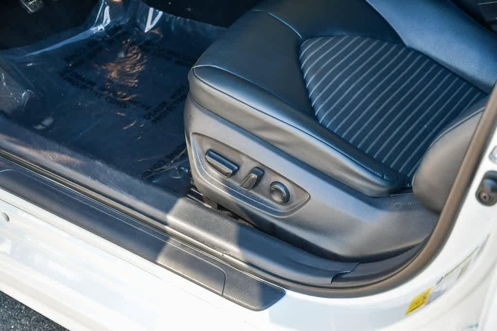 Thumbnail: 2020 Toyota Camry - 21