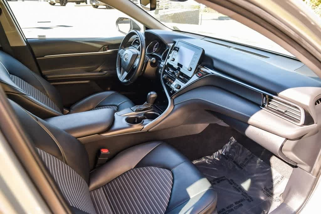 Thumbnail: 2021 Toyota Camry - 16