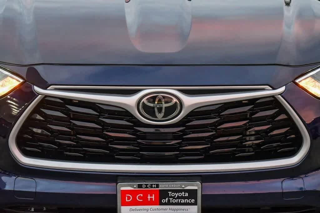 Thumbnail: 2022 Toyota Highlander - 5